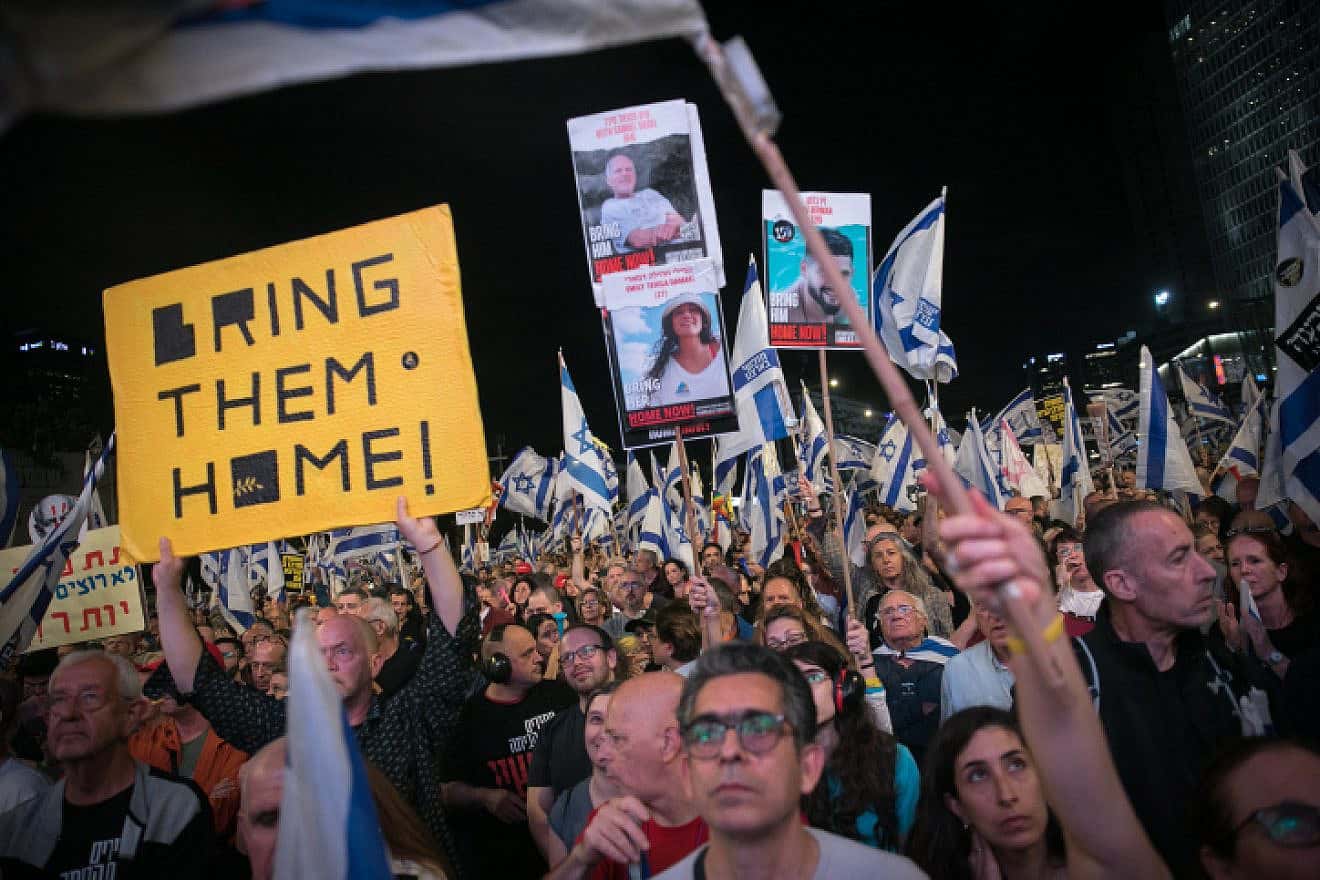 Demonstrators protest against Israeli Prime Minister Benjamin Netanyahu and the current Israeli government, in Tel Aviv, on April 6, 2024. Photo by Miriam Alster/Flash90 *** Local Caption *** ???
?????
????
?????
????
?????
???
?????