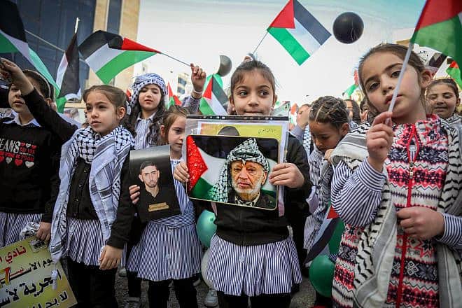 Palestinians rally in the Judean city of Hebron in support of terrorists held in Israeli jails, April 22, 2024. Photo by Wisam Hashlamoun/Flash90.