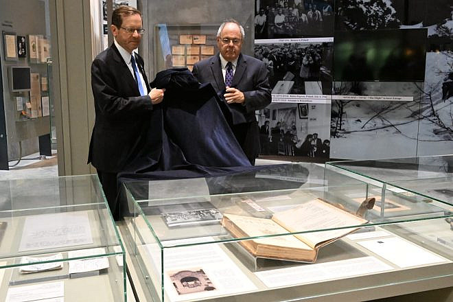 Israeli President Isaac Herzog (left) and the Yad Vashem Chairman Dani Dayan at the ceremony at the Holocaust Museum in Jerusalem, April 17, 2024. Credit: Courtesy of Yad Vashem.