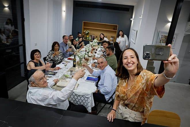 Seder night at Mishmar David, located between Ashdod and Jerusalem, April 5, 2023. Photo by Nati Shohat/Flash90.