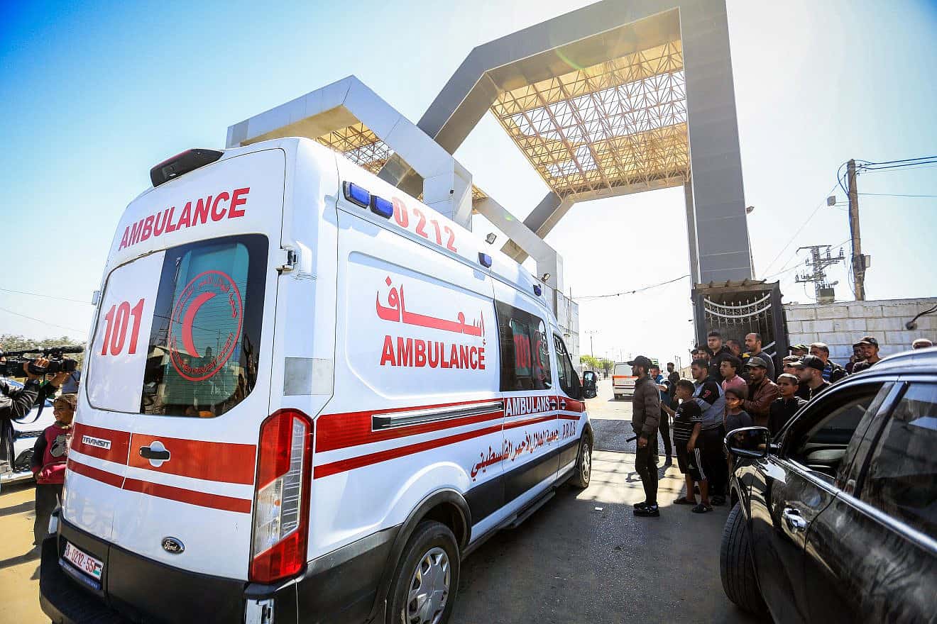 Palestinian workers transfer the bodies of the volunteers from the World Central Kitchen who were killed in an Israeli airstrike from Al-Najjar Hospital to the Rafah Crossing in the southern Gaza Strip, April 3, 2024, Photo by Abed Rahim Khatib/Flash90.