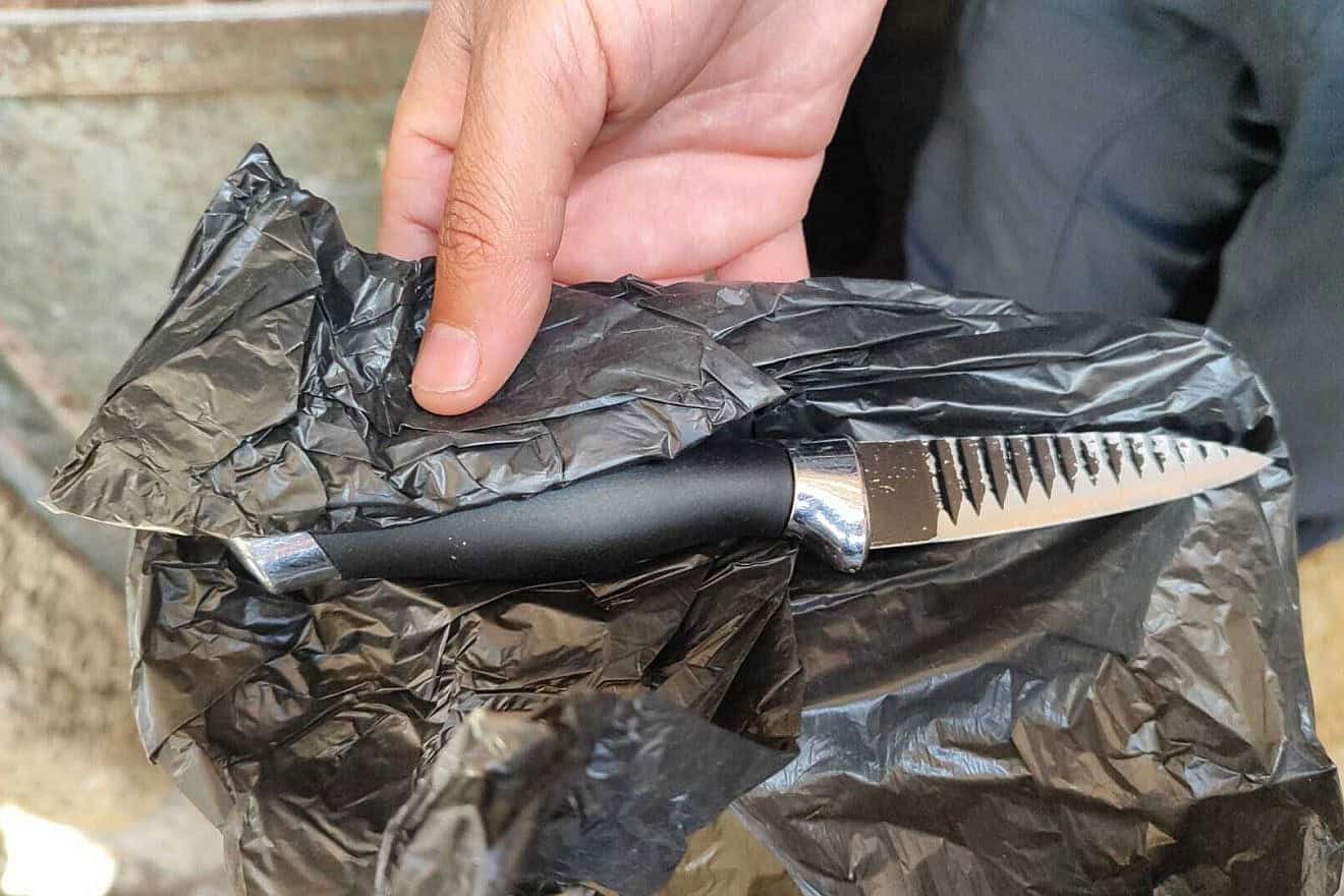 Security forces thwart a terror attack in Jerusalem's Old City, detaining a woman who pulled a knife on them during questioning, May 5, 2024. Credit: Israel Police.