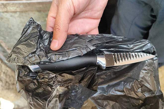 Security forces thwart a terror attack in Jerusalem's Old City, detaining a woman who pulled a knife on them during questioning, May 5, 2024. Credit: Israel Police.