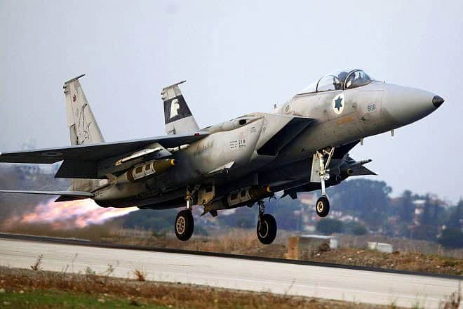 A F-15 Eagle fighter jet takes off from an Israeli Air Force base to the Gaza Strip, Nov. 19, 2012. Photo by Edi Israel/Flash90.