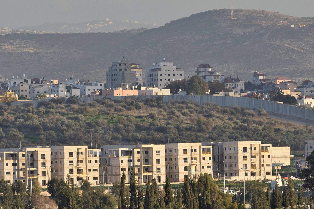 The Israeli town of Bat Hefer backdropped by the Palestinian city of Tulkarem, situated on the western edge of northern Samaria, Jan. 4, 2024. Photo by Shahar Yaari/Flash90.