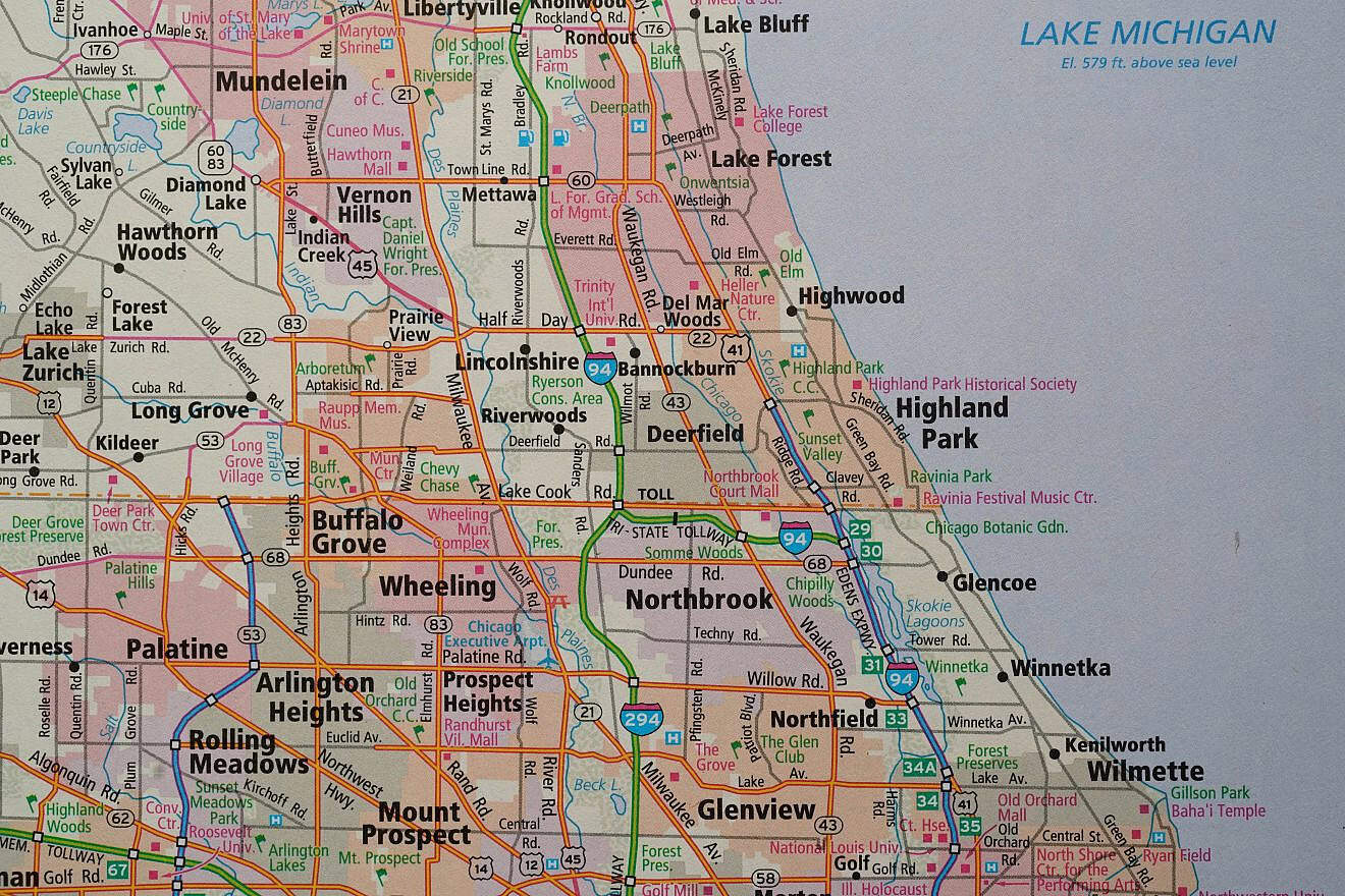 Map of the northern suburbs of Chicago, Illinois, including Park Ridge, Evanston, Glenview, Northbrook and Wilmette. Credit: MKPhoto12/Shutterstock.