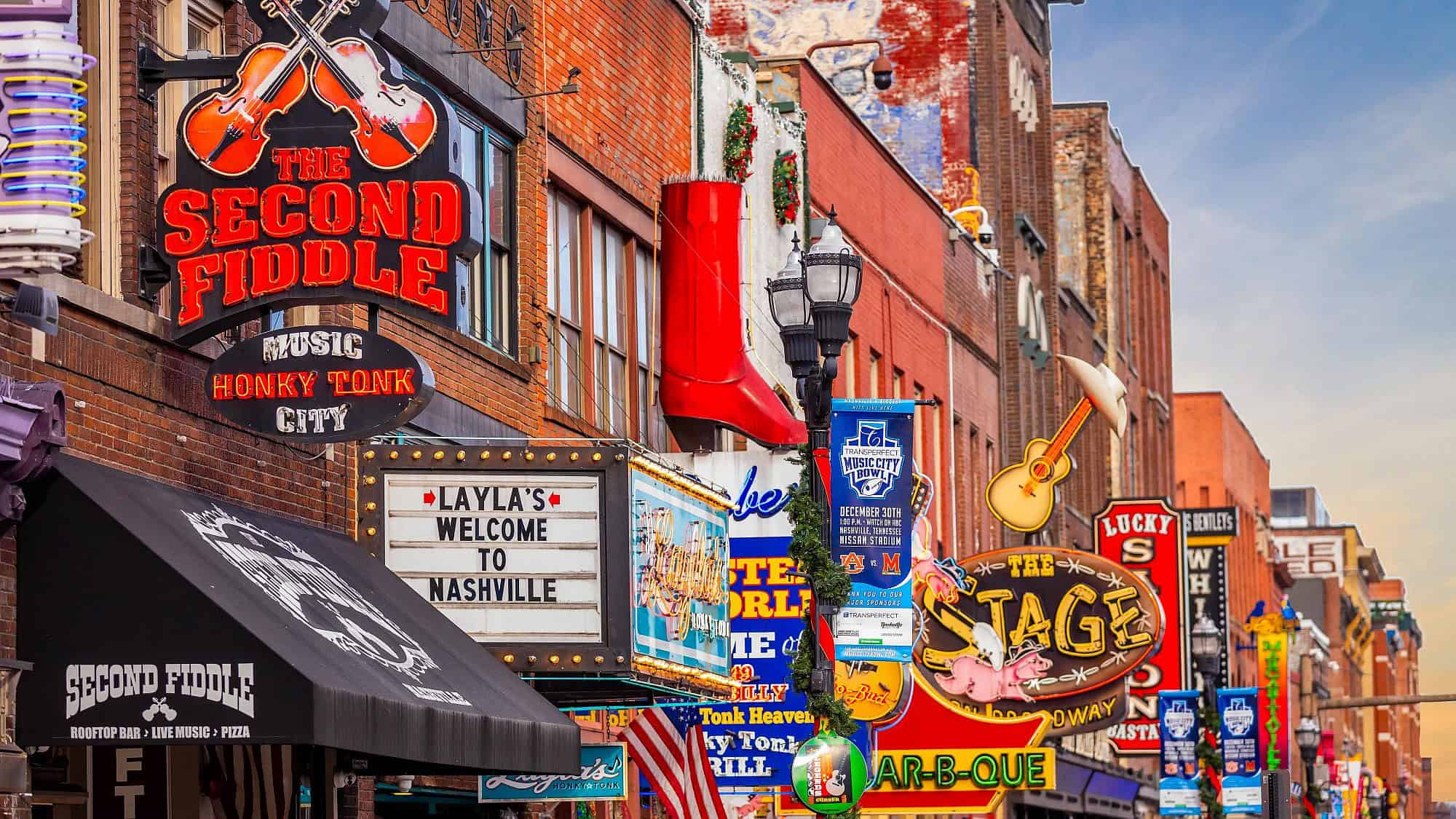 Famous neon signs of blues clubs on Beale street in downtown Nashville, where the American Jewish Press Association will celebrate its 80th-year milestone. Credit: Photo Spirit/Shutterstock.