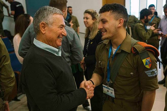 Maj. Gen. (Res.) Doron Almog, chairman of the Jewish Agency for Israel, with an Israeli soldier training for Shlichim in Uniform. Credit: Maxim Dinshtein/The Jewish Agency for Israel.
