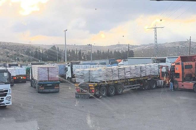 Aid trucks on the way to the Gaza Strip. Credit: Tzav 9.