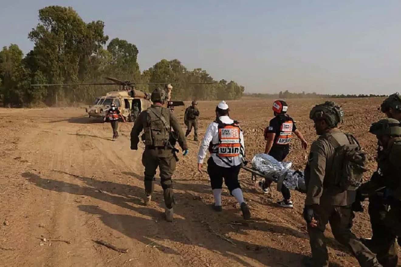 Evacuating the wounded in the Iron Swords War, 2023. Photo by Oren Cohen.