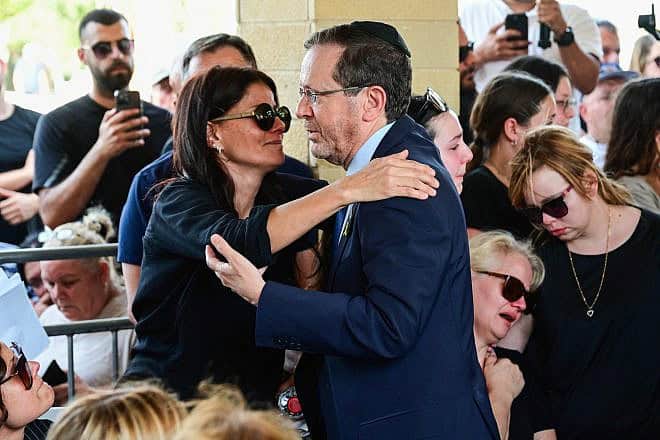 Israeli President Isaac Herzog attends the funeral of former Israeli foreign minister David Levy in the northern city of Beit She'an, June 3, 2024. Photo by Michael Giladi/Flash90.