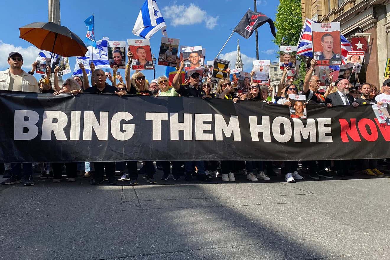 Tens of thousands of marchers in London called for the release of the hostages being held by Hamas in Gaza, June 2, 2024. Source: X/@DanielaGrudsky.