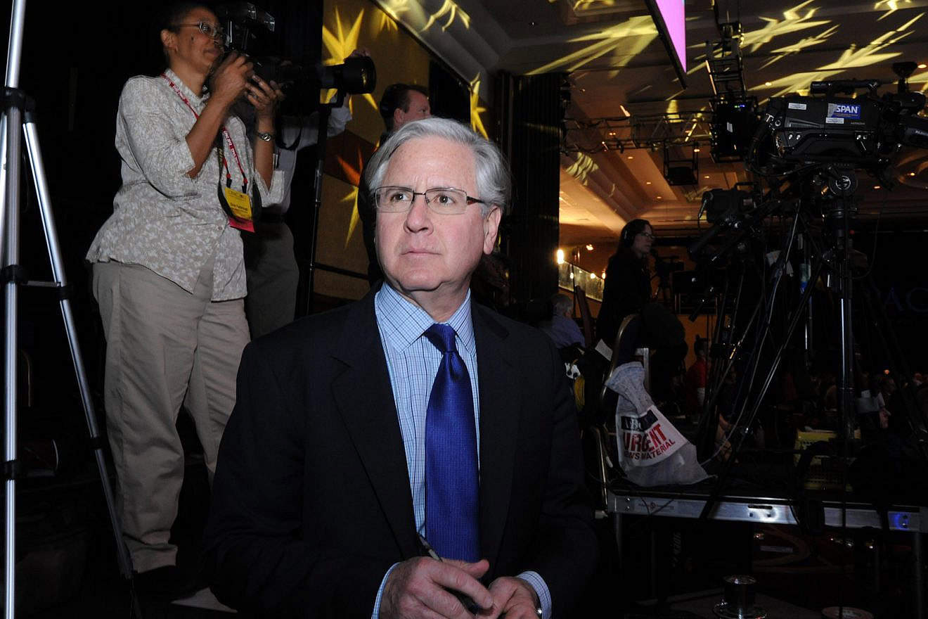 American journalist and television commentator Howard Fineman on the campaign trail in 2012 at the CPAC convention, Feb. 9, 2012. Credit: Jeff Bedford/Flickr via Wikimedia Commons.