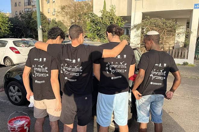 Israel teens participate in Magshimim philanthropy program. Credit: Courtesy of Honeycomb.