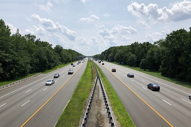 The view south along Interstate 295 (Camden Freeway) from the overpass for Chapel Avenue in Cherry Hill Township in Camden County, N.J. Credit: Famartin via Wikimedia Commons.