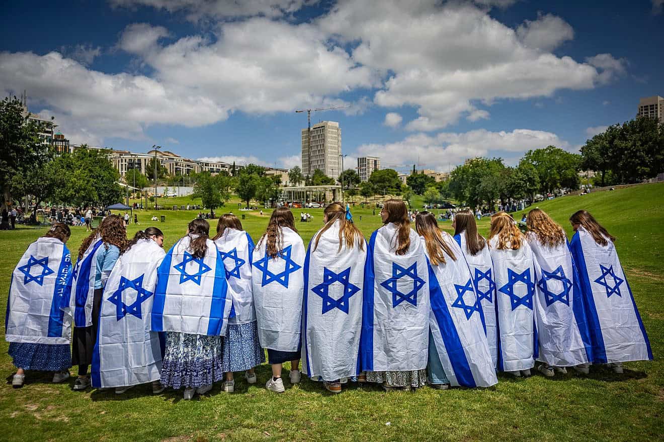 A group of girls at Sacher Park in Jerusalem celebrates Israel's 76th Independence Day on May 14, 2024. Photo by Yonatan Sindel/Flash90.