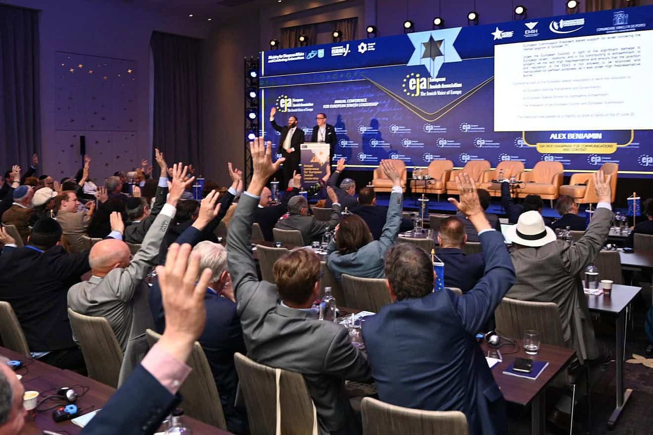 Jewish leaders approve the motion by show of hands at the European Jewish Association's emergency summit on antisemitism in Amsterdam, June 4, 2024. Photo by Yoav Dudkevitch.