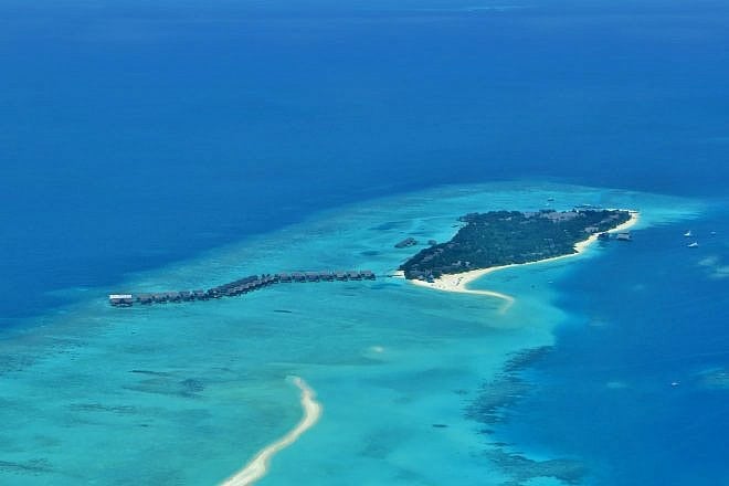 The resort island of Landaa Giraavaru in the Maldives. Photo by Frédéric Ducarme/Wikimedia CC BY-SA 4.0.