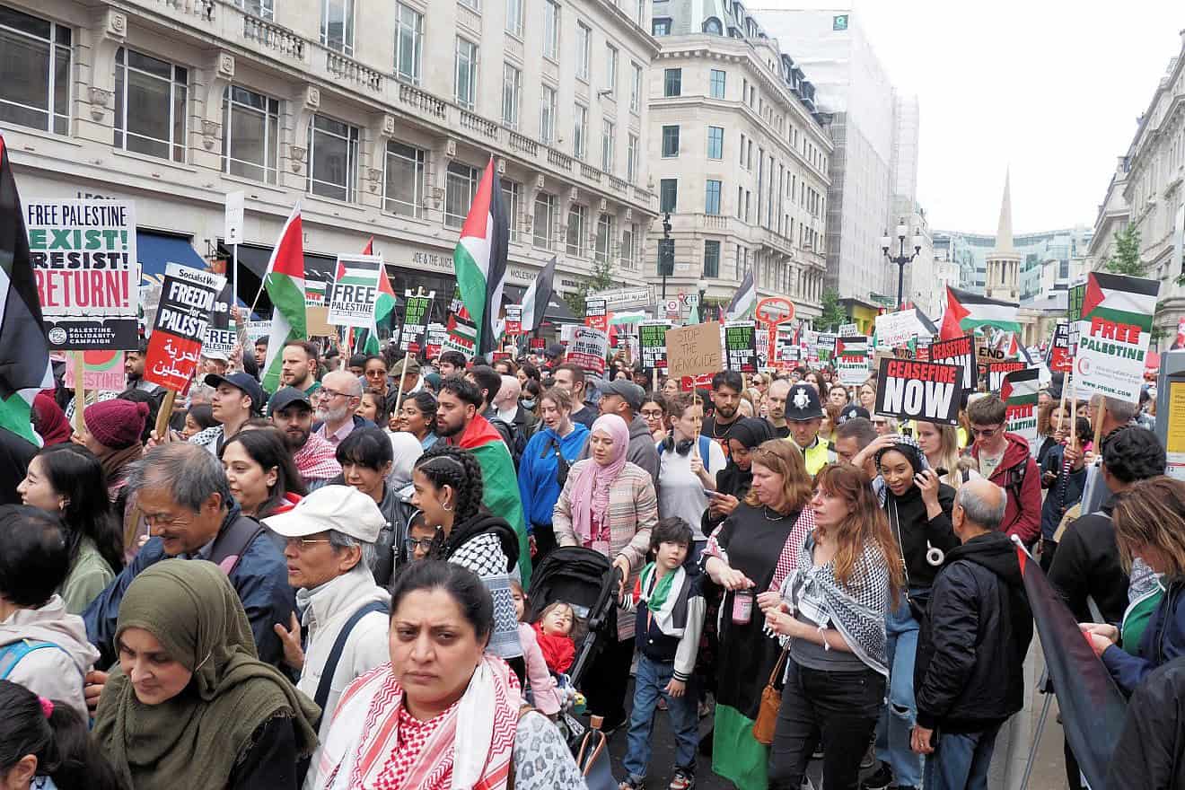A "nakba" protest hits central London, May 20, 2024. Photo by Brian Minkoff/Shutterstock