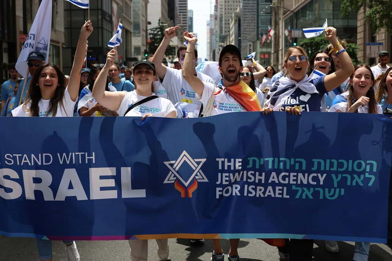Jewish Agency for Israel emissaries seen at the Israel on Fifth Parade in New York City. Photo by Jennifer Roman.