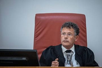 Israel Supreme Court Justice Yitzhak Amit hearing a petition in Jerusalem, April 23, 2023. Photo by Yonatan Sindel/Flash90.