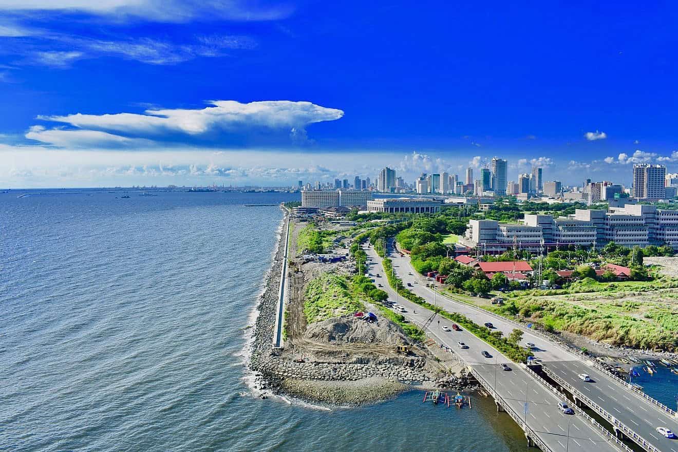 Manila, the capital city of the Philippines. Photo by Dylan Gonzales/Pixabay.