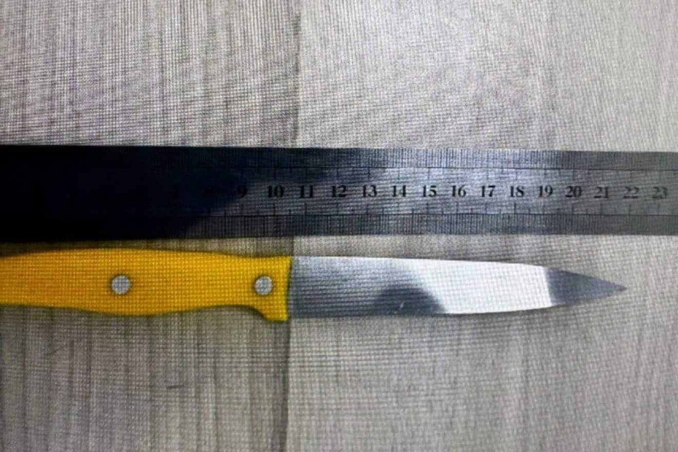 The knife that the terrorist was carrying to allegedly use in an attack in Jerusalem's Old City. Credit: Israel Police.