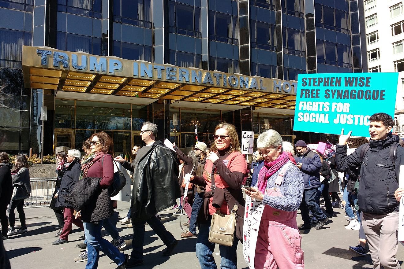 Near the Trump International Hotel & Tower during the March for Our Lives is this sign saying, "Stephen Wise Free Synagogue Fights For Social Justice" on March 24, 2018. Credit: Erin Alexis Randolph/Shutterstock.