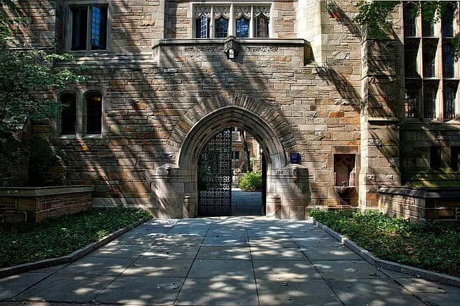 College campus. Credit: Pixabay.