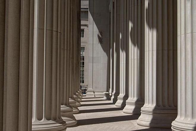 Columns. Credit: b52_Tresa/Pixabay.