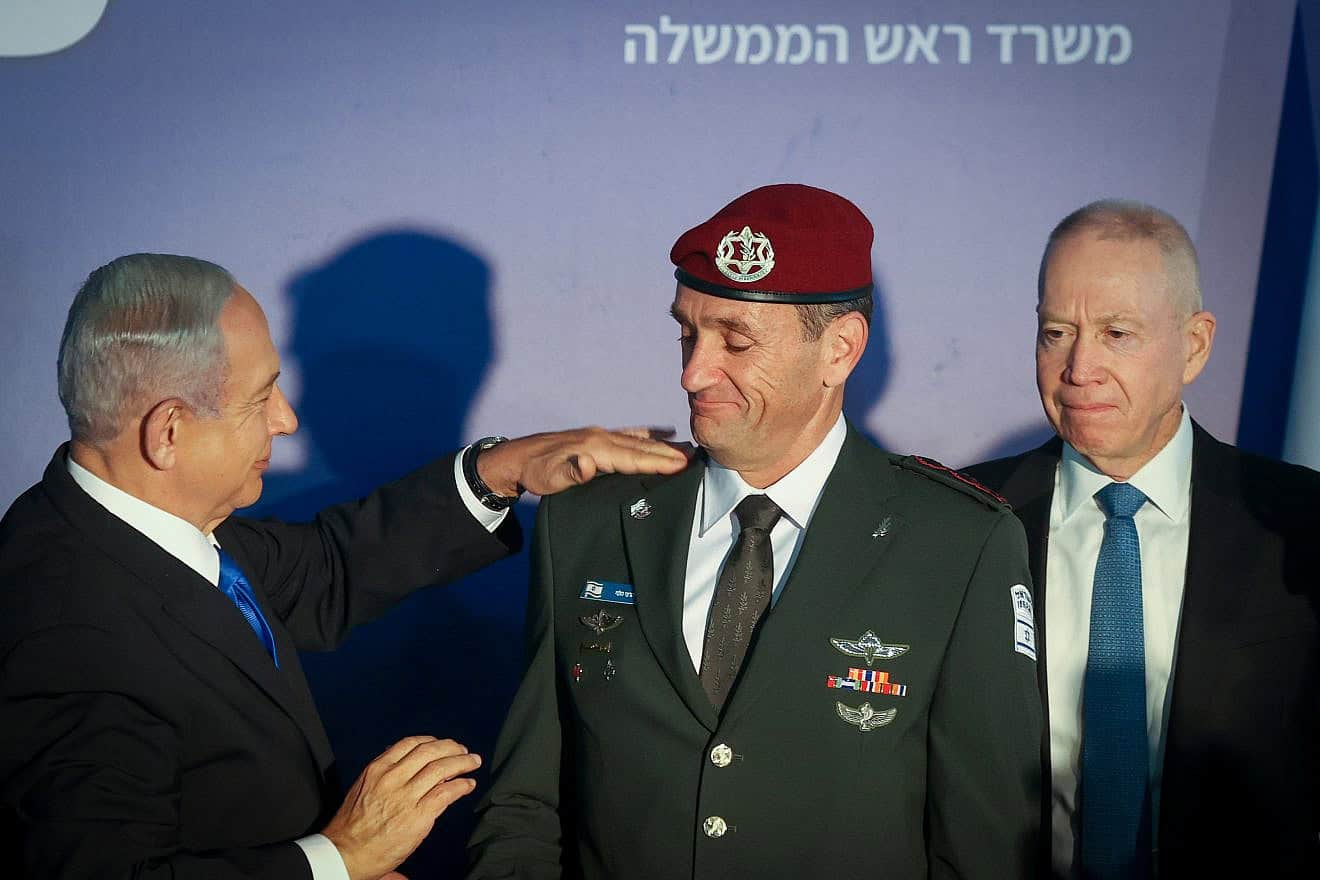 Incoming Israel Defense Forces Chief of Staff Lt. Gen. Herzi Halevi, Israeli Prime Minister Benjamin Netanyahu and Israel's Defense Minister Yoav Gallant during the former's inauguration at the Prime Minister's Office in Jerusalem on Jan. 16, 2023. Photo by Alex Kolomoisky/POOL.