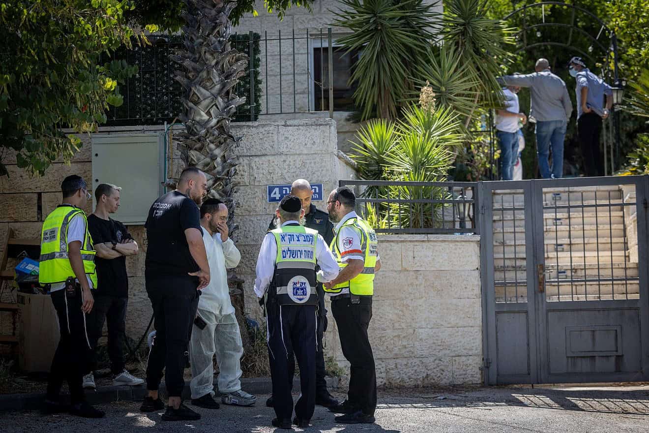 Security personnel at the scene where an Israel Prison Service officer was found murdered, in Givon Hahadasha, Samaria, July 8, 2024. Photo by Chaim Goldberg/Flash90.