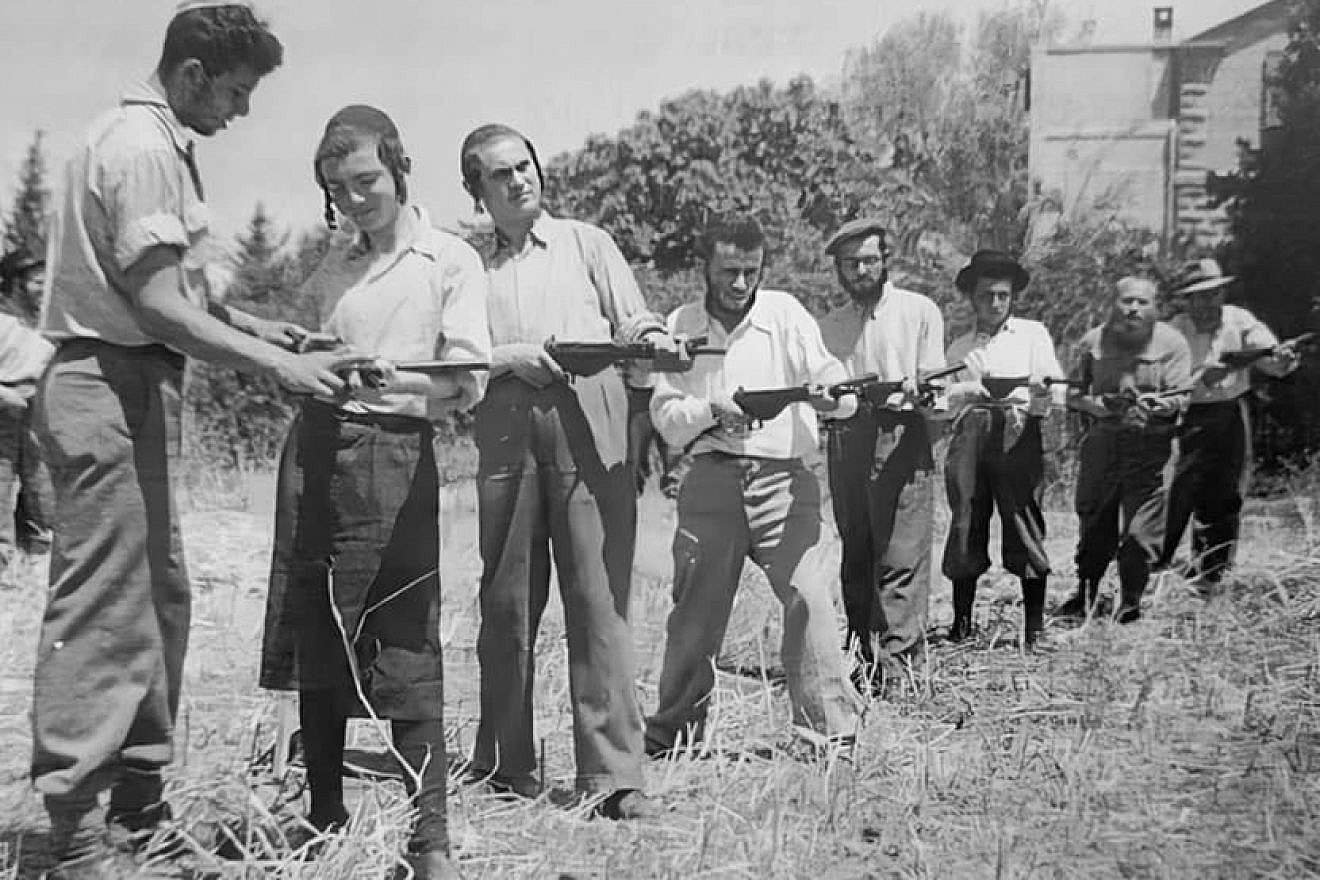 Haredim being trained on weapons during Israel's War of Independence. Credit: IDF Archives.