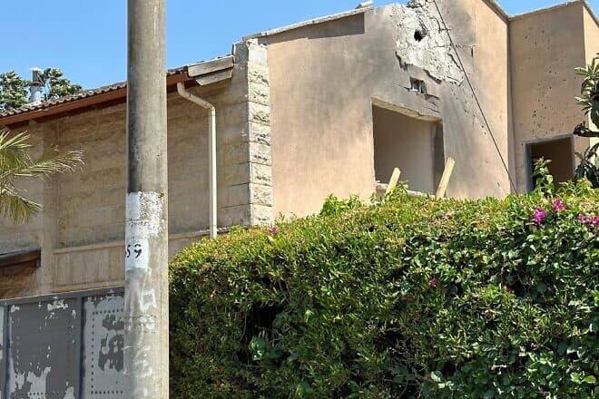 Damage to a building in the northern Israeli city of Kiryat Shmona after months of rocket, missile and drone attacks by Hezbollah in Lebanon, July 24, 2022. Credit: Israeli Police.