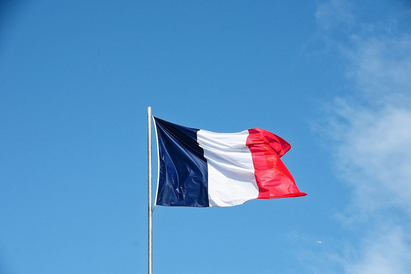 French flag. Credit: gregroose/Pixabay.