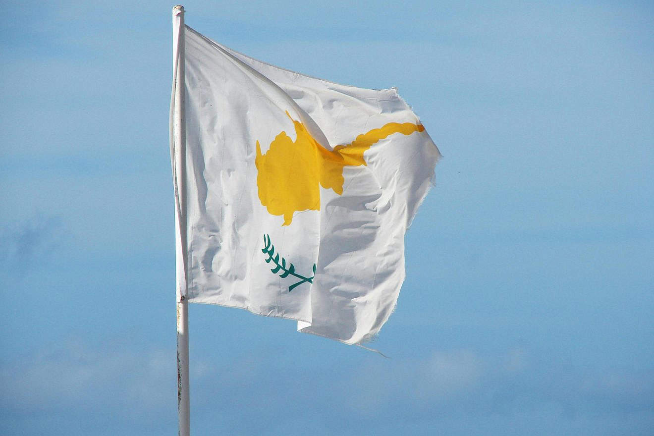 The flag of Cyprus. Photo by Zuzia Kulikowska/Pexels.