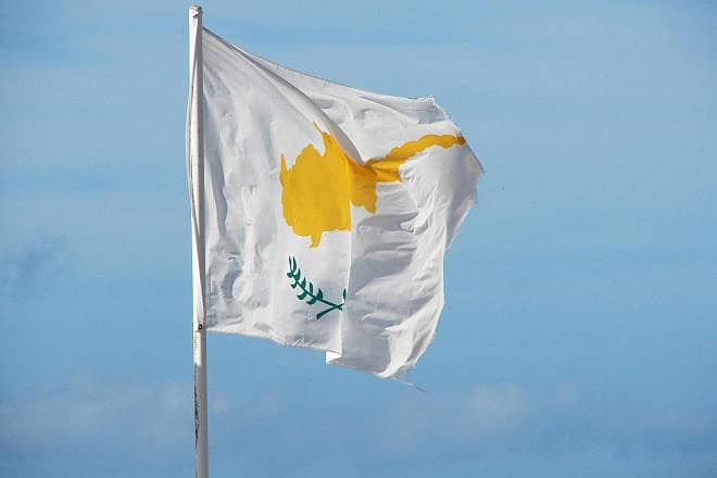 The flag of Cyprus. Photo by Zuzia Kulikowska/Pexels.