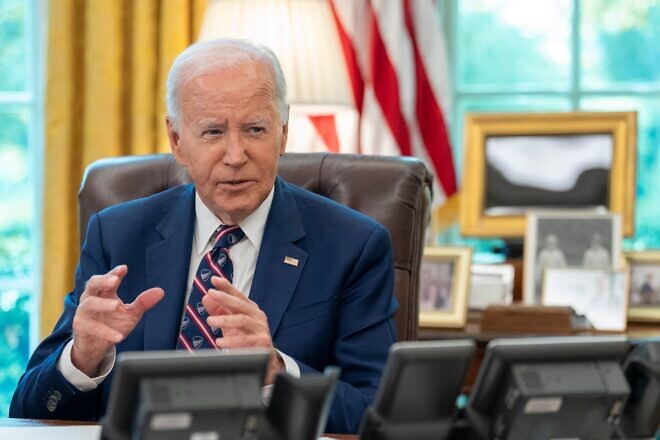 U.S. President Joe Biden holds a phone call from the Oval Office with French President Emmanuel Macron, German Chancellor Olaf Scholz and British Prime Minister Keir Starmer, Aug. 12, 2024. Photo by Cameron Smith/White House.