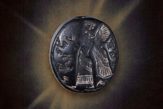 A 2,700-year-old stone seal inscribed in paleo-Hebrew with the name “LeYehoʼezer ben Hoshʼayahu”—“For Yeho’ezer son of Hosh’ayahu.” Credit: Eliyahu Yanai/City of David.