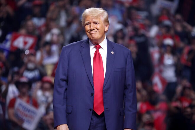 Former President Donald Trump at an “Arizona for Trump” rally at Desert Diamond Arena in Glendale, Ariz., on Aug. 23, 2024. Credit: Gage Skidmore/Creative Commons.