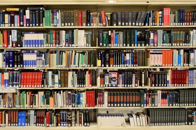 Bookshelves. Credit: ElasticComputeFarm/Pixabay.