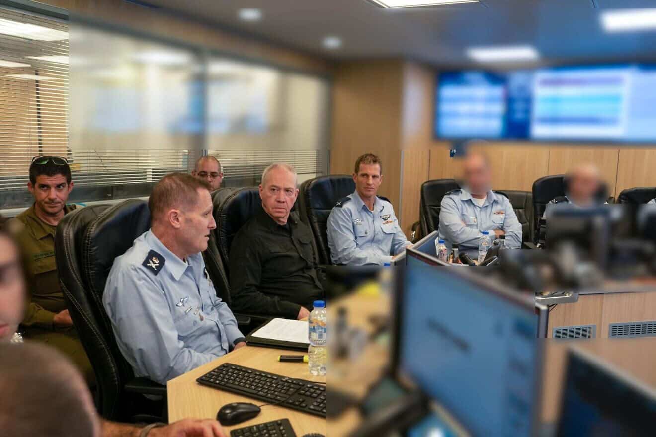 Israeli Defense Minister Yoav Gallant during a visit to an Israeli Air Force command center, Aug. 5, 2024. Photo by Ariel Hermoni/Ministry of Defense.