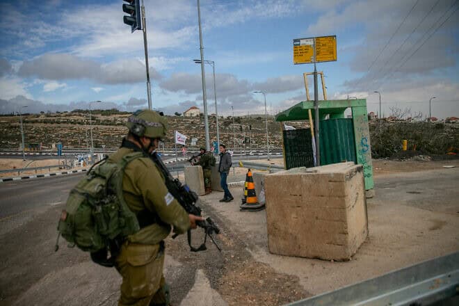 Israeli soldiers protect Route 60 near Givat Asaf, north of Jerusalem, Dec. 17, 2018. Photo by Yonatan Sindel/Flash90.
