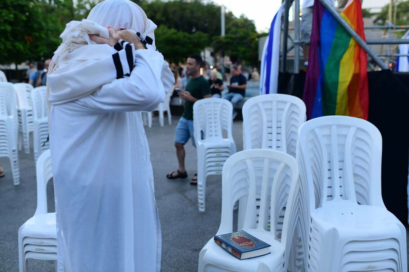 Public Yom Kippur prayers at Tel Aviv's Dizengoff Square, Sept. 24, 2023. Photo by Tomer Neuberg/Flash90.