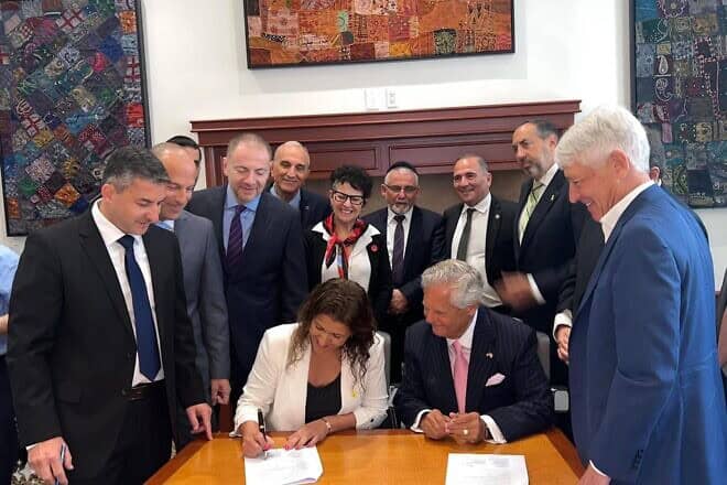 Ifat Ovadia-Luski, chairwoman of KKL-JNF, and Dr. Sol Lizerbram, president of JNF-USA, sign the agreement. Photo by Gabby Lipton.
