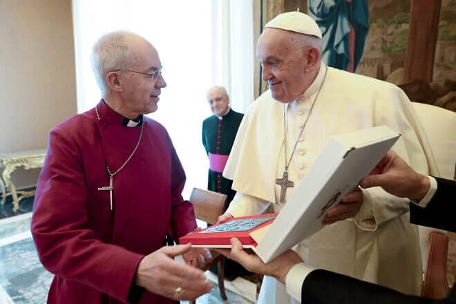 Archbishop of Canterbury Justin Welby exchanges gifts with Pope Francis at the Vatican on May 2, 2024. Photo by Vatican Media via Vatican Pool/Getty Images.