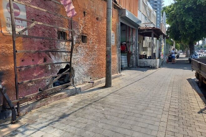 The site of a suicide bombing attack near the Rashbi Synagogue (named for Rabbi Shimon bar Yochai) in Tel Aviv on Aug. 18, 2024. Credit: Courtesy.
