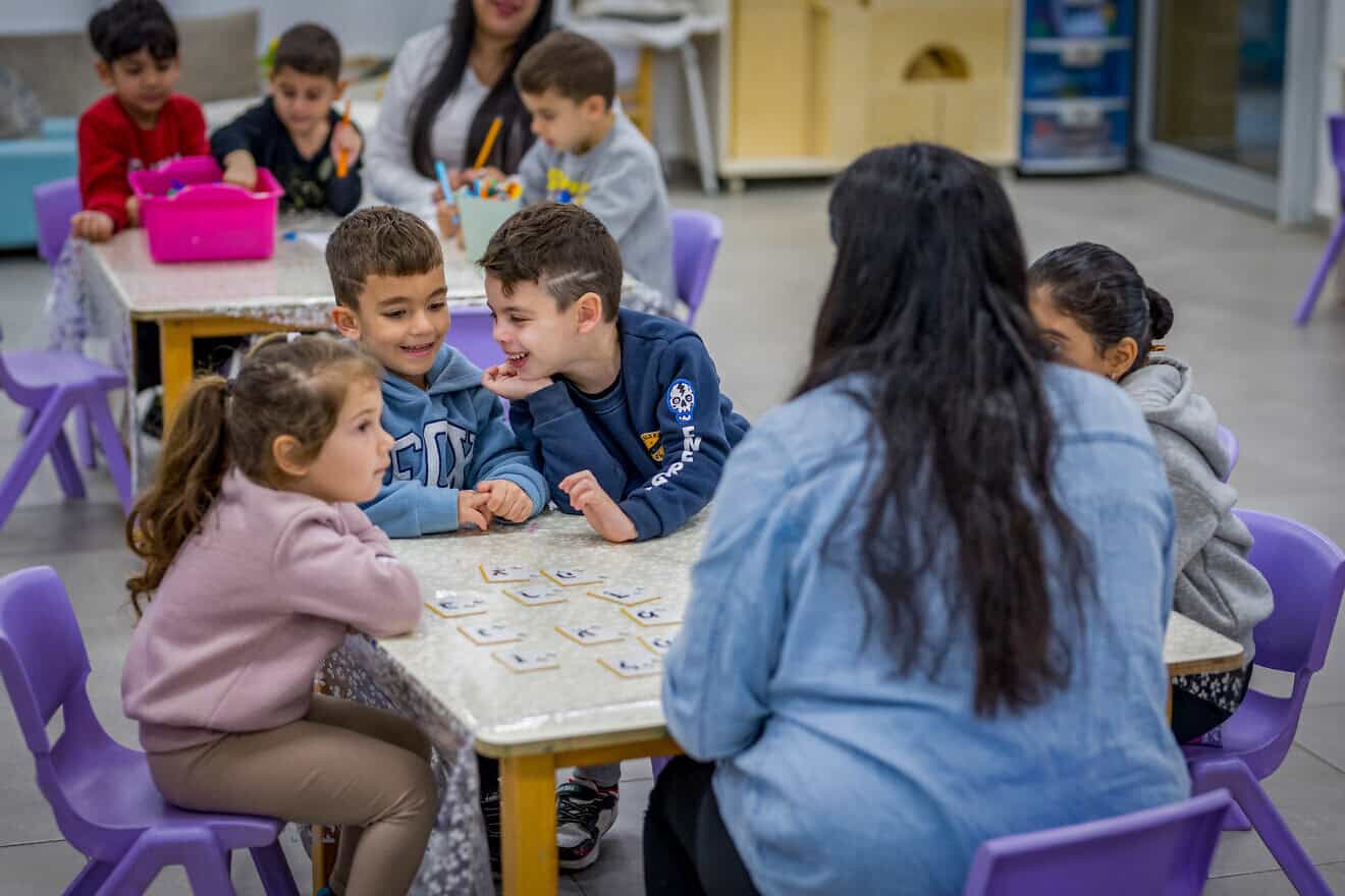 Children in Sderot on the first day of school since the Oct. 7 massacre, March 3, 2024. Photo by Liron Moldovan/Flash90.
