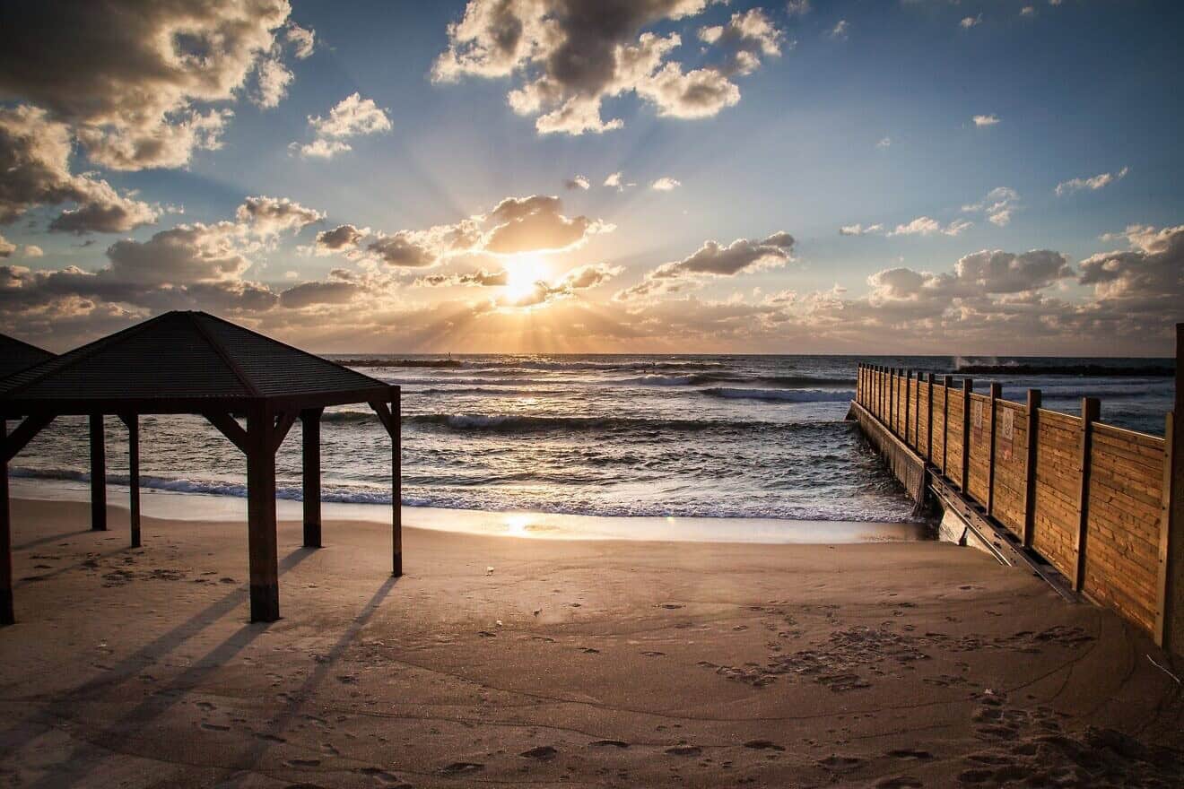 Tel Aviv beach at sunset. Credit: rliessum/Pixabay.
