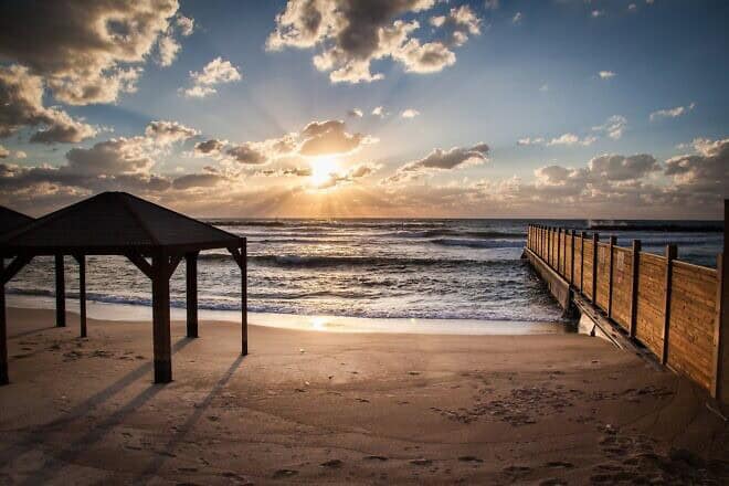 Tel Aviv beach at sunset. Credit: rliessum/Pixabay.